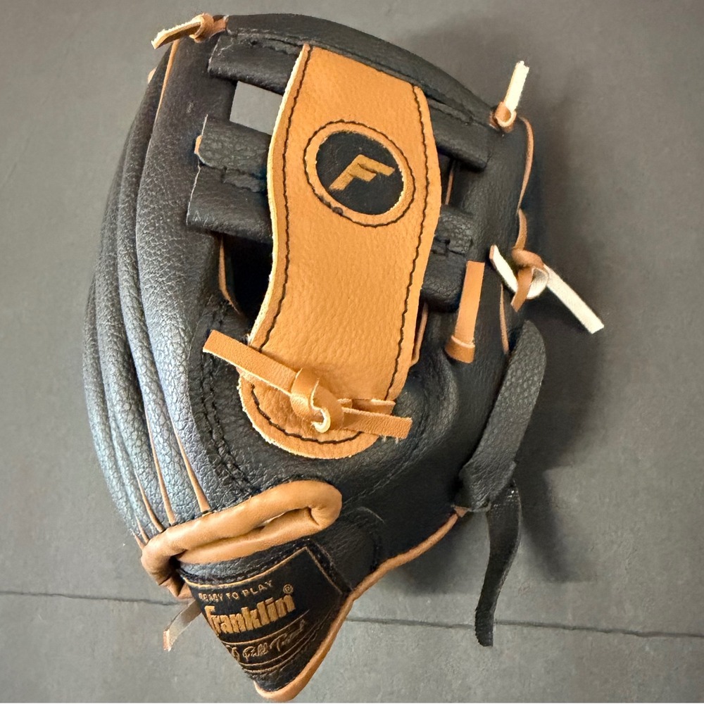 Franklin RTP 8.5 Inch Youth Baseball Glove Black Tan 22723-8.5‎ Right Hand Throw